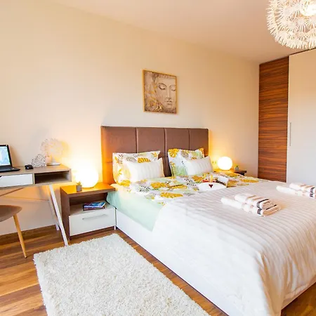 Domus Amber With Parking Apartamento *