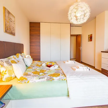 Domus Amber With Parking