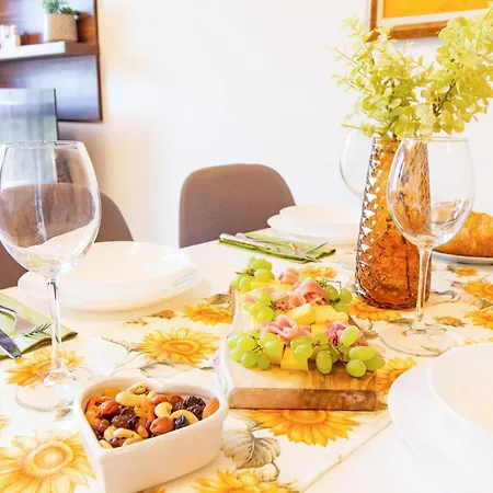 Domus Amber With Parking 아파트 *